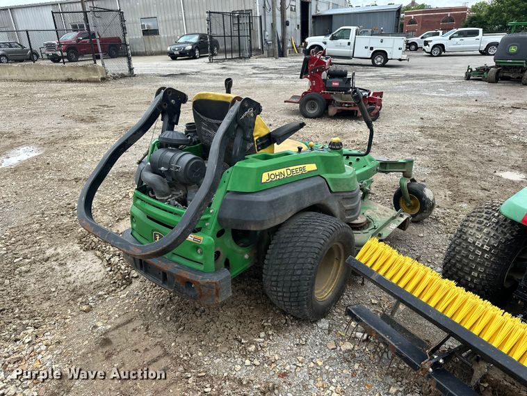 image for item EA4933 John Deere lawn equipment