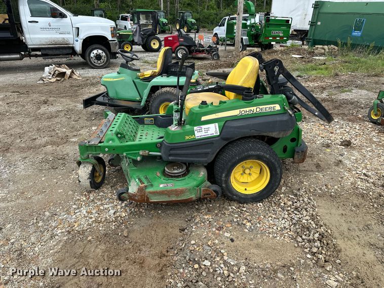 image for item EA4933 John Deere lawn equipment