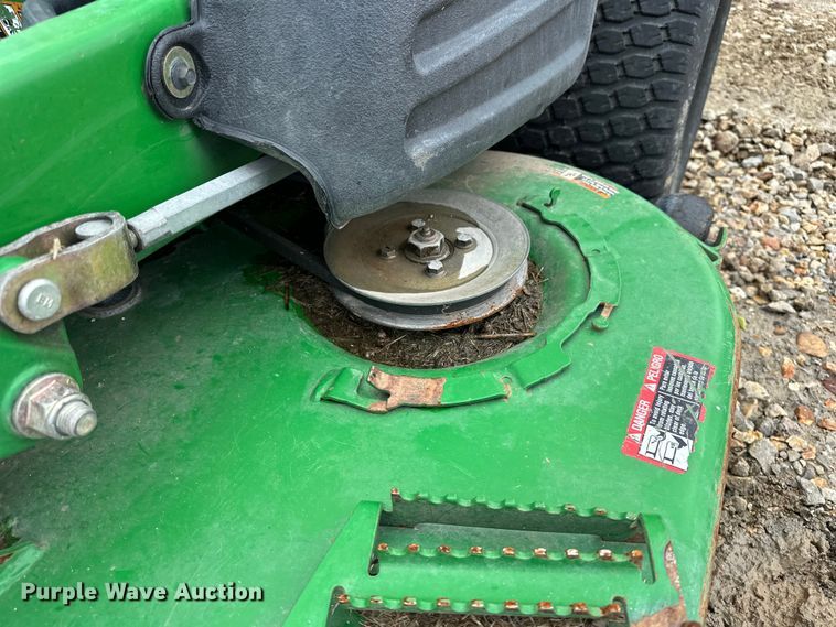 image for item EA4933 John Deere lawn equipment