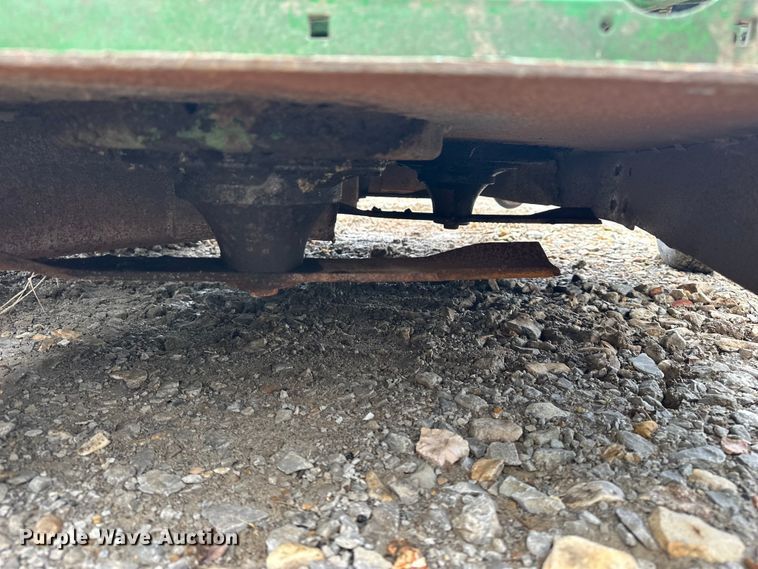 image for item EA4933 John Deere lawn equipment
