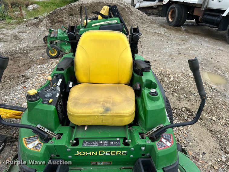 image for item EA4933 John Deere lawn equipment