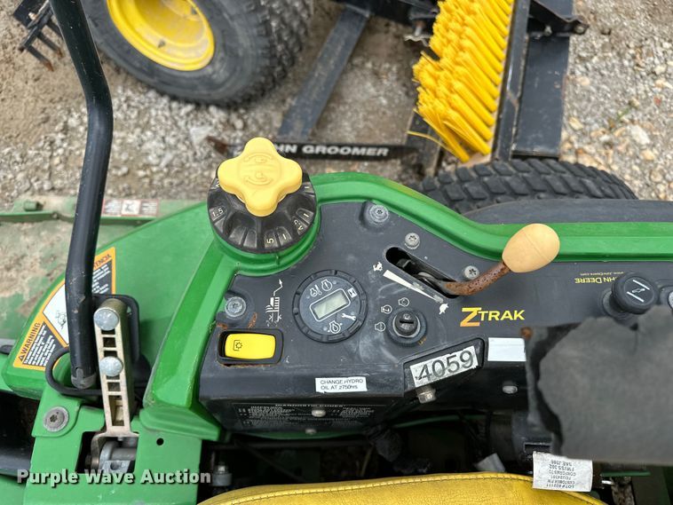 image for item EA4933 John Deere lawn equipment