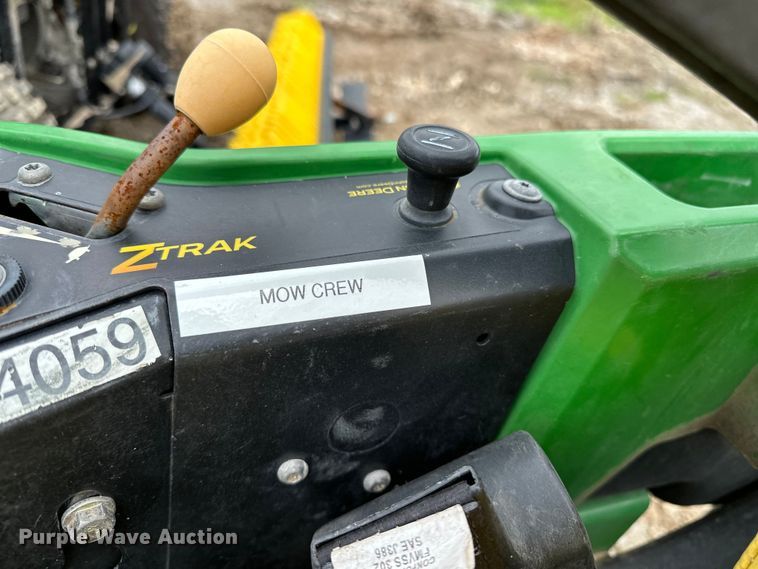 image for item EA4933 John Deere lawn equipment