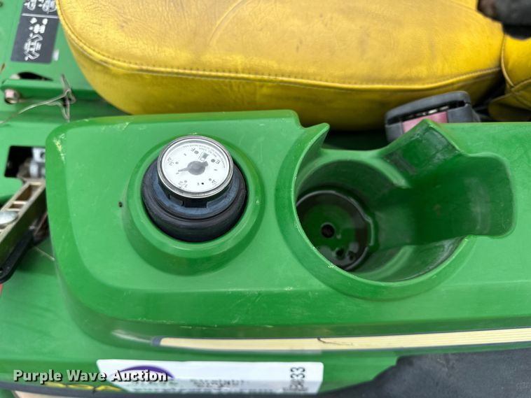 image for item EA4933 John Deere lawn equipment