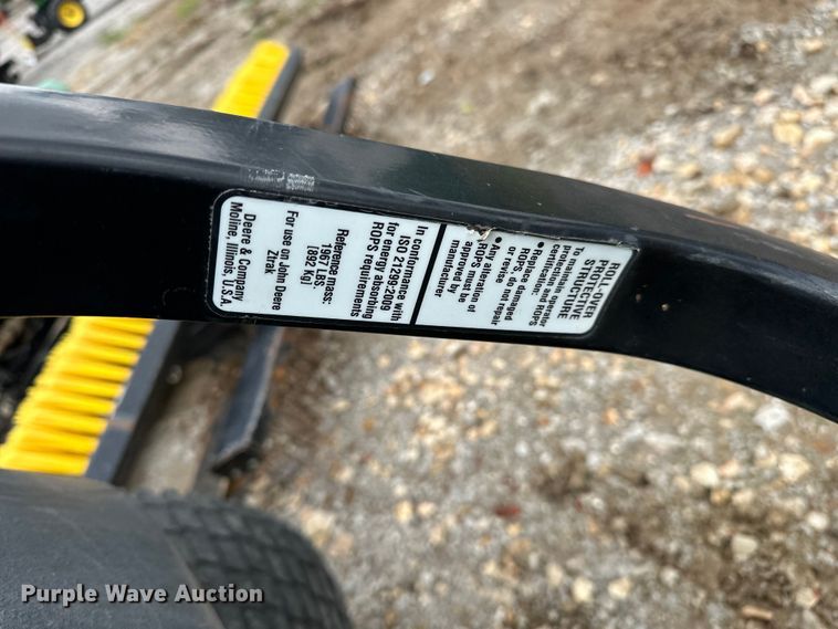image for item EA4933 John Deere lawn equipment