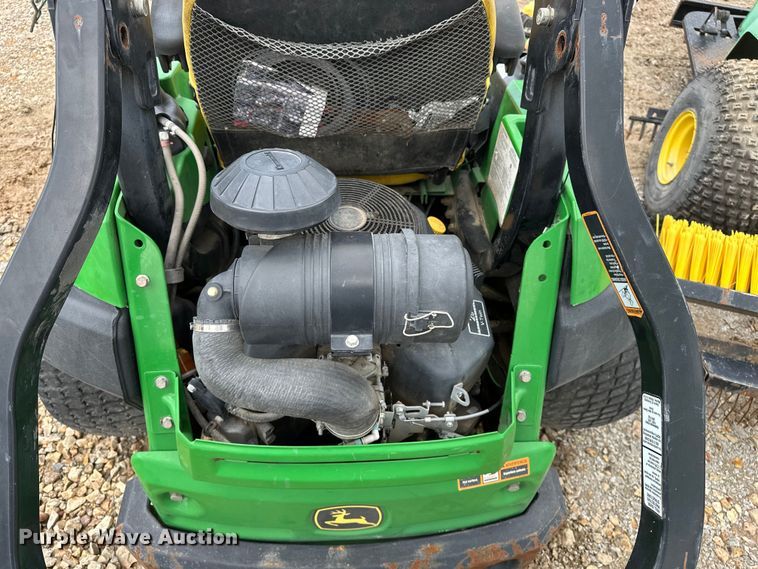 image for item EA4933 John Deere lawn equipment