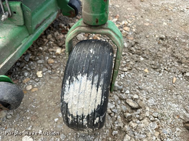 image for item EA4933 John Deere lawn equipment