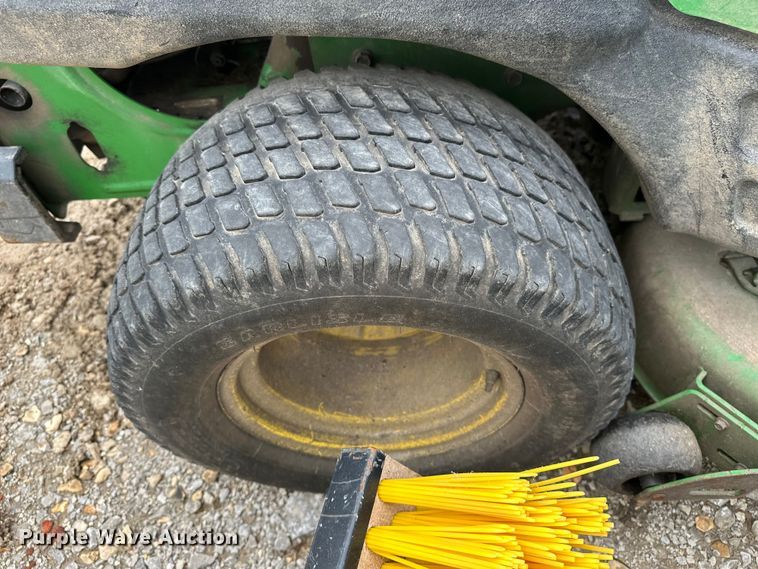 image for item EA4933 John Deere lawn equipment