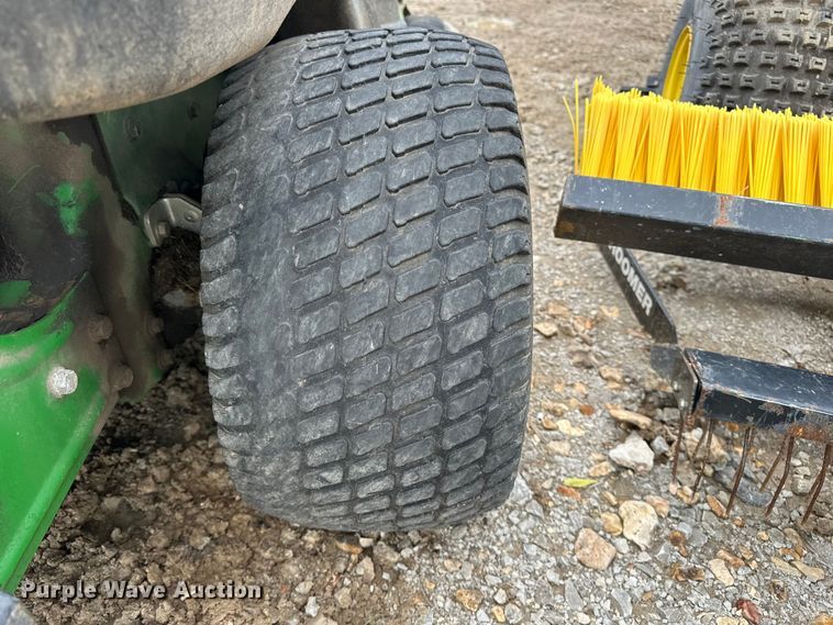 image for item EA4933 John Deere lawn equipment