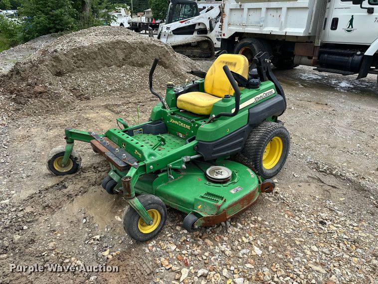 image for item EA4933 John Deere lawn equipment