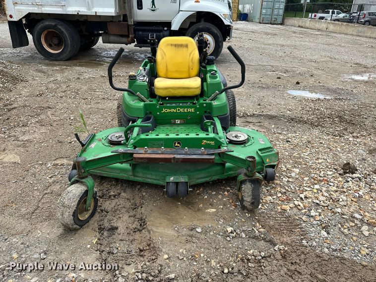 image for item EA4933 John Deere lawn equipment