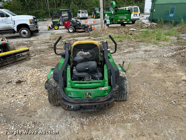 image for item EA4933 John Deere lawn equipment