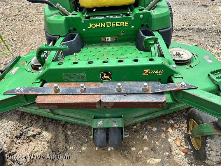 image for item EA4933 John Deere lawn equipment