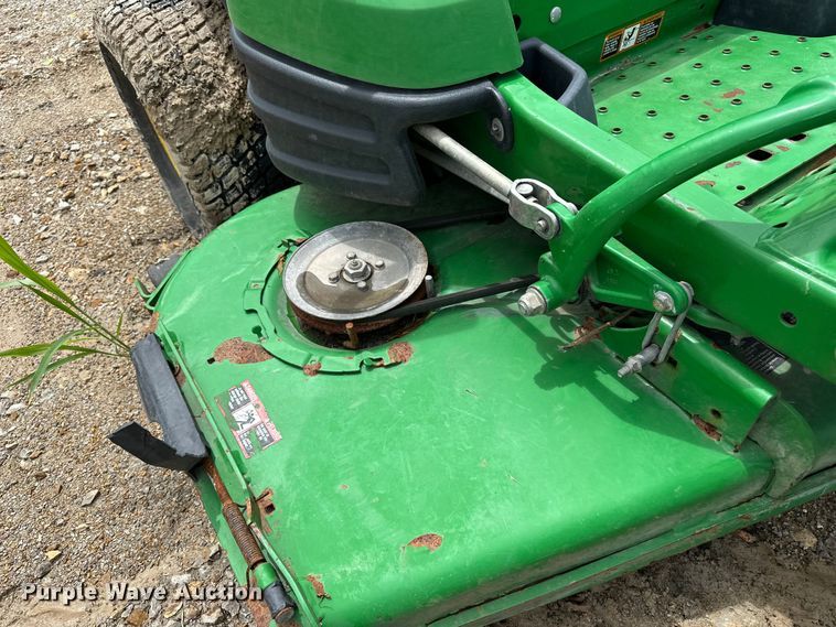 image for item EA4933 John Deere lawn equipment