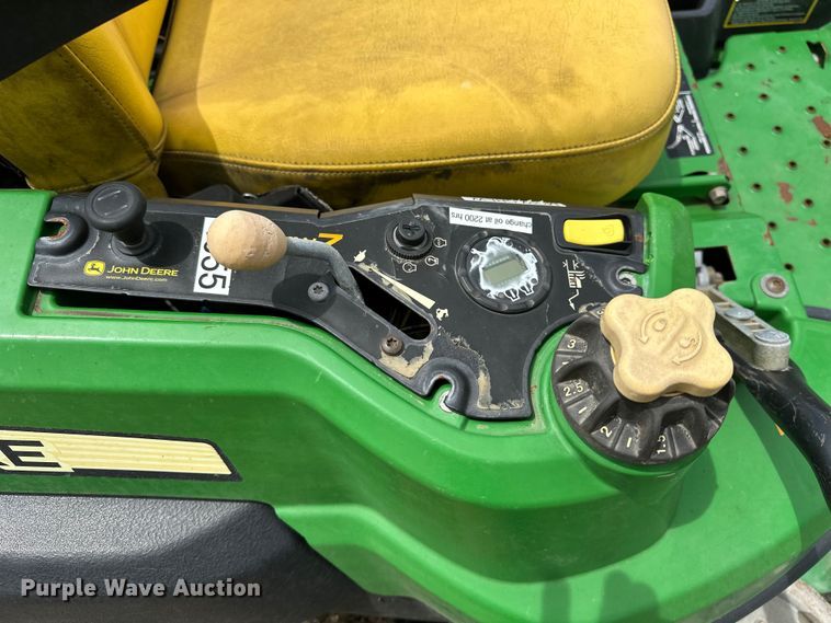 image for item EA4933 John Deere lawn equipment