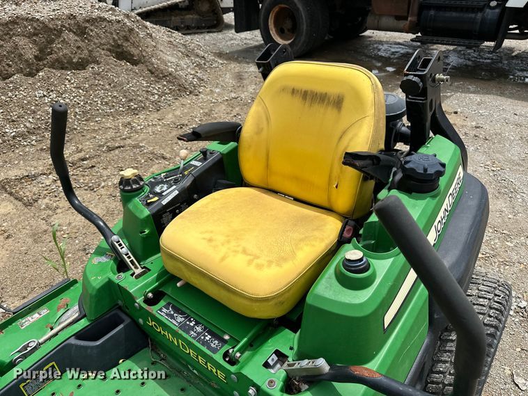 image for item EA4933 John Deere lawn equipment