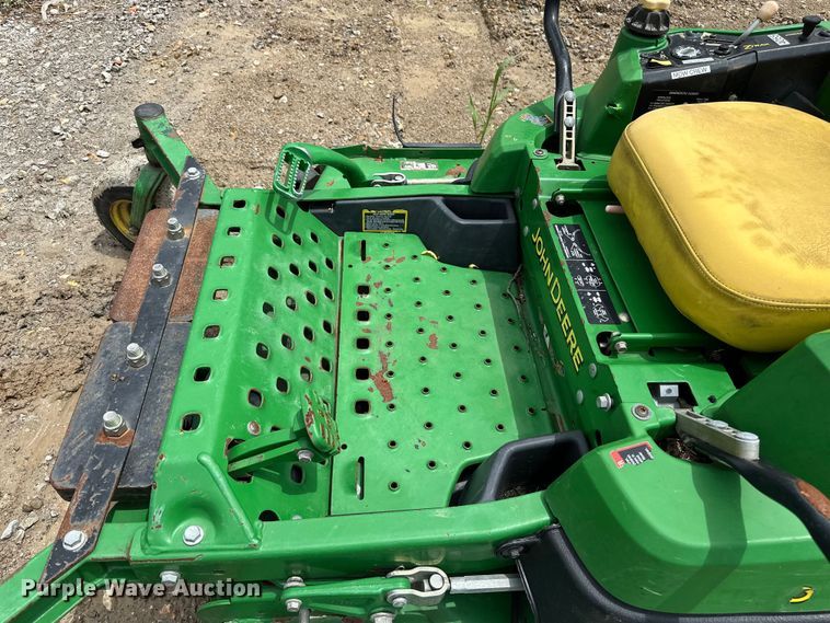 image for item EA4933 John Deere lawn equipment