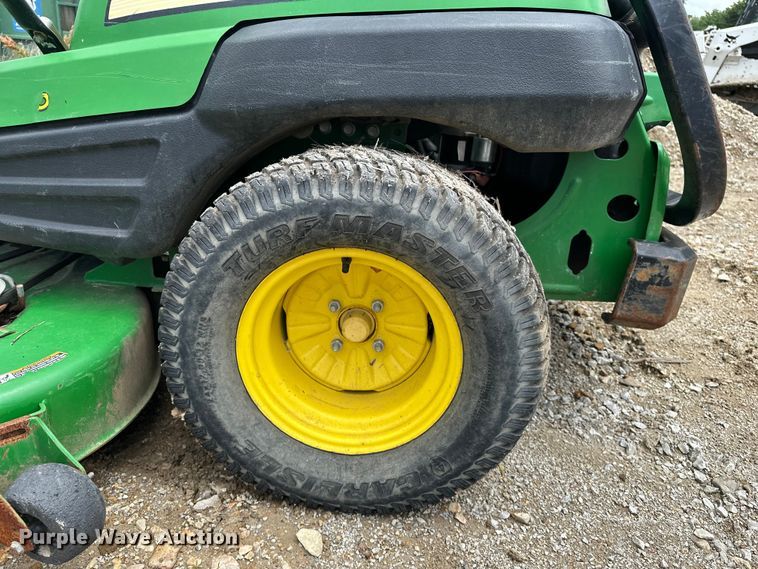 image for item EA4933 John Deere lawn equipment