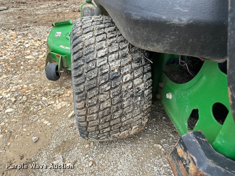 image for item EA4933 John Deere lawn equipment