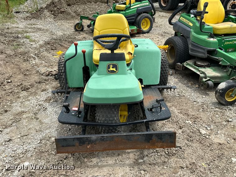 image for item EA4933 John Deere lawn equipment