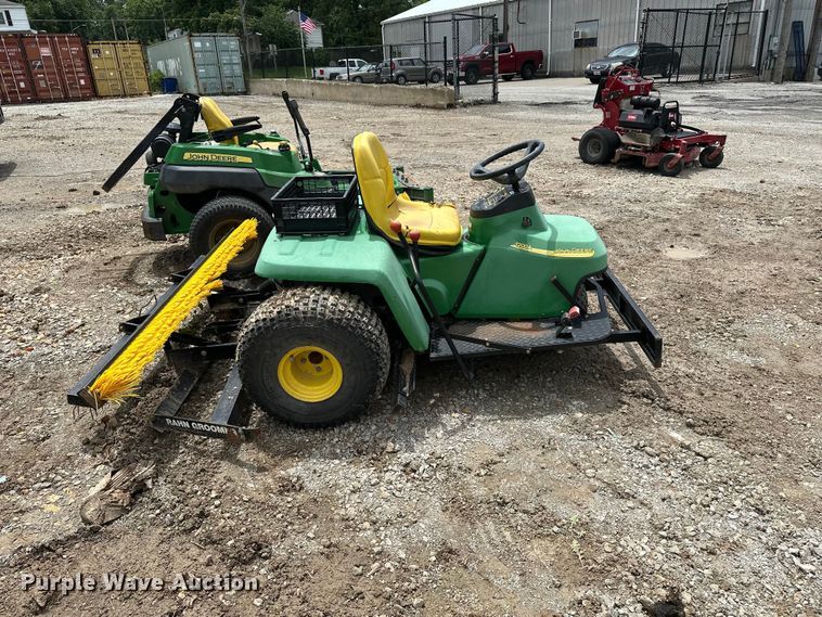 image for item EA4933 John Deere lawn equipment