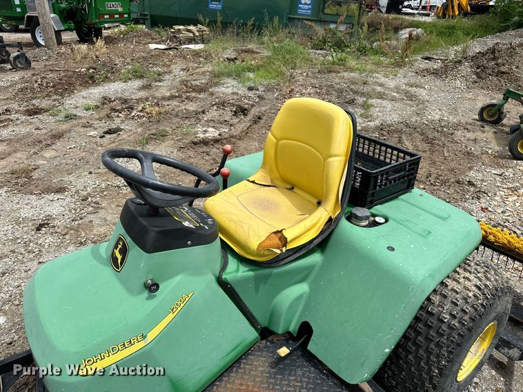 image for item EA4933 John Deere lawn equipment