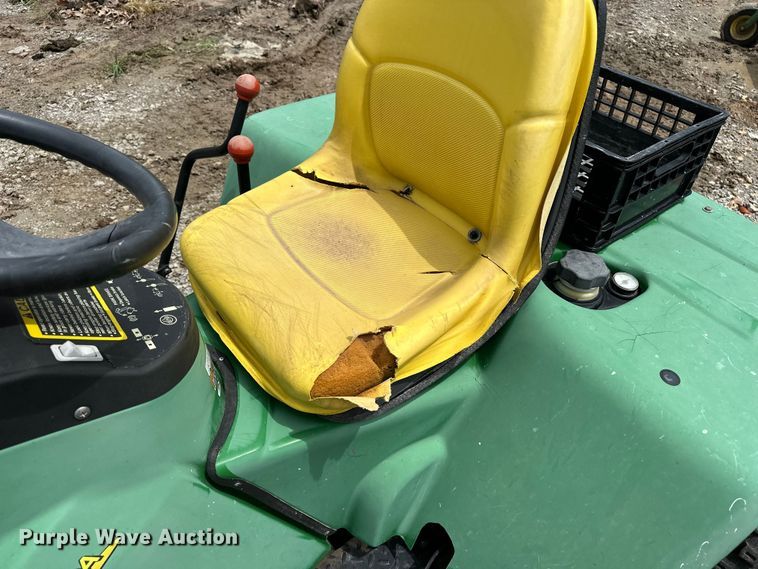 image for item EA4933 John Deere lawn equipment