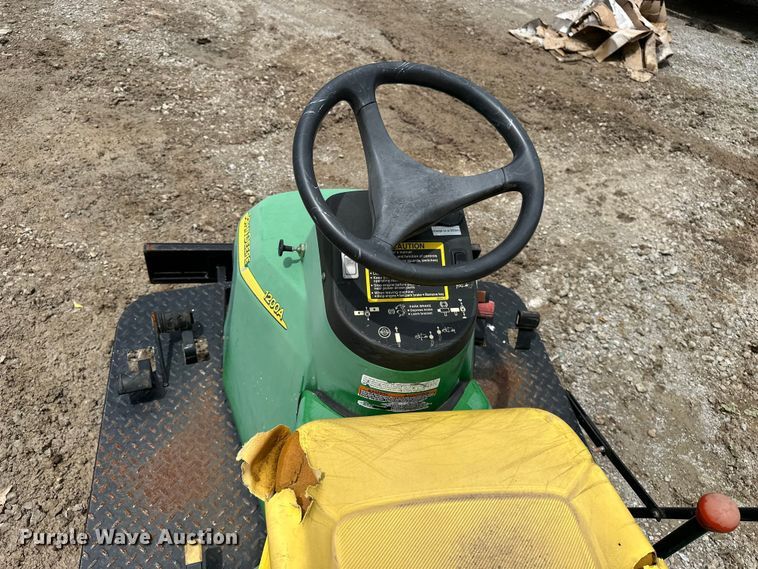 image for item EA4933 John Deere lawn equipment