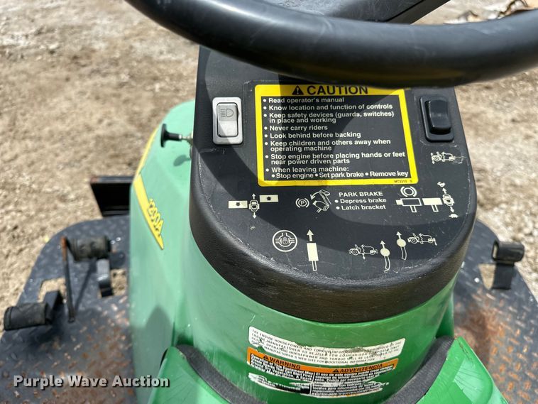 image for item EA4933 John Deere lawn equipment
