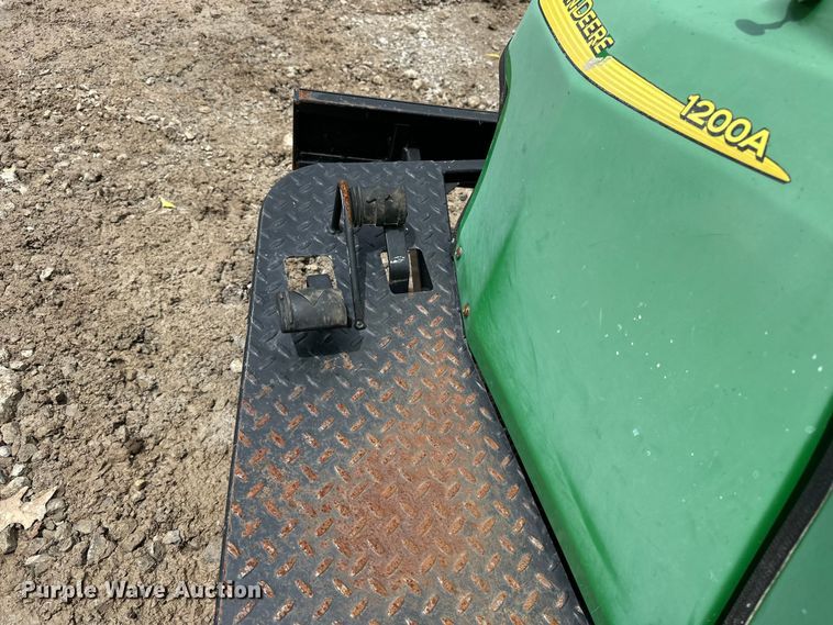 image for item EA4933 John Deere lawn equipment