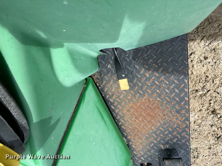image for item EA4933 John Deere lawn equipment