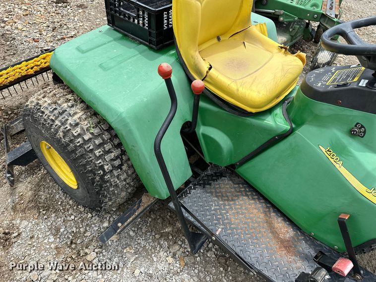 image for item EA4933 John Deere lawn equipment