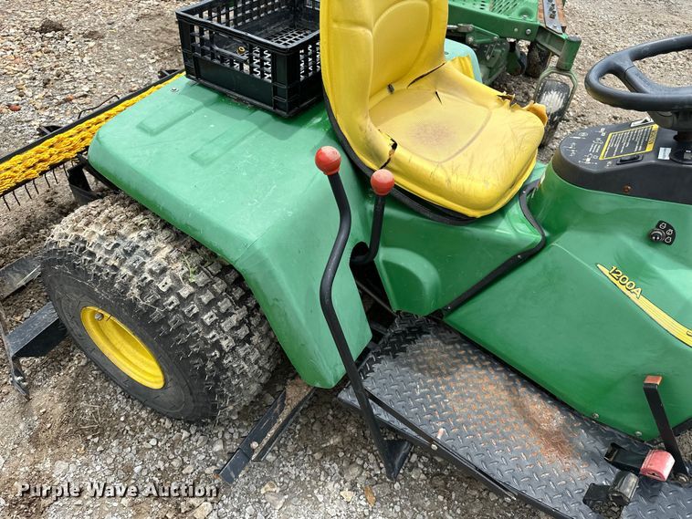 image for item EA4933 John Deere lawn equipment