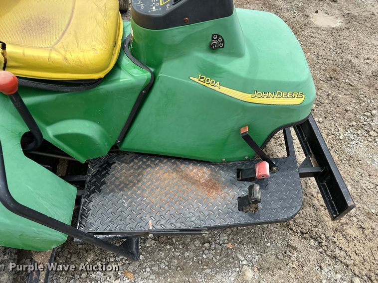 image for item EA4933 John Deere lawn equipment