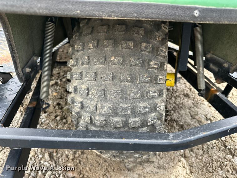 image for item EA4933 John Deere lawn equipment