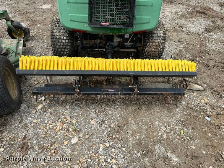 image for item EA4933 John Deere lawn equipment