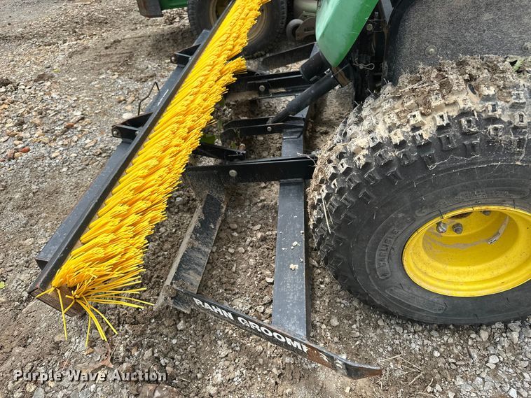 image for item EA4933 John Deere lawn equipment