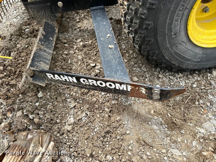 image for item EA4933 John Deere lawn equipment