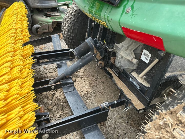image for item EA4933 John Deere lawn equipment