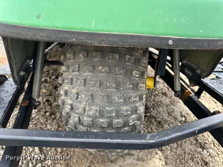 image for item EA4933 John Deere lawn equipment