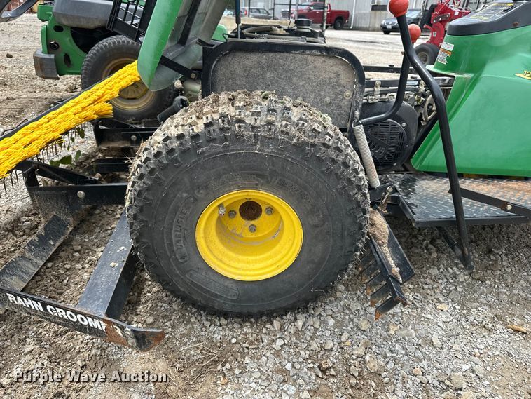image for item EA4933 John Deere lawn equipment