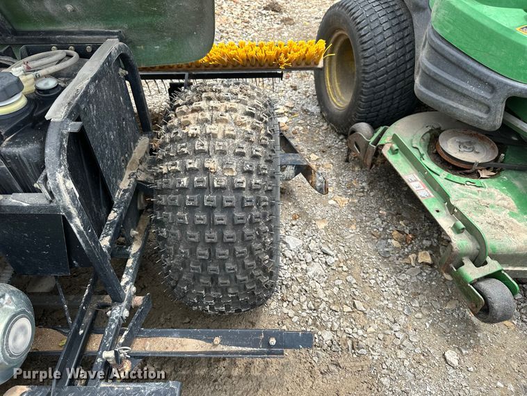 image for item EA4933 John Deere lawn equipment