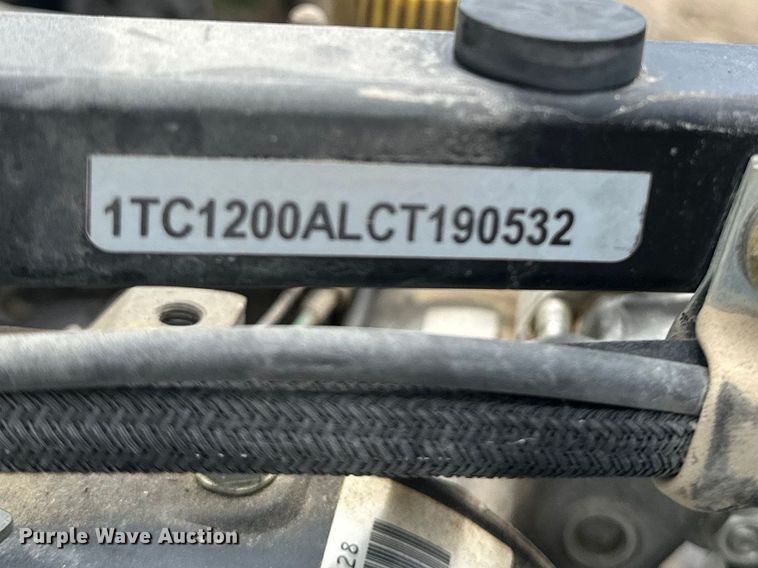 image for item EA4933 John Deere lawn equipment