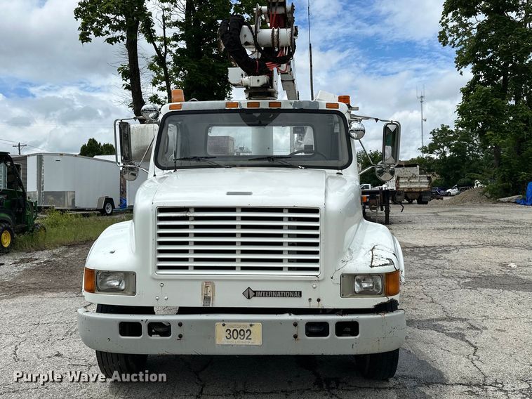 image for item EA4935 2001 International 4700 bucket truck