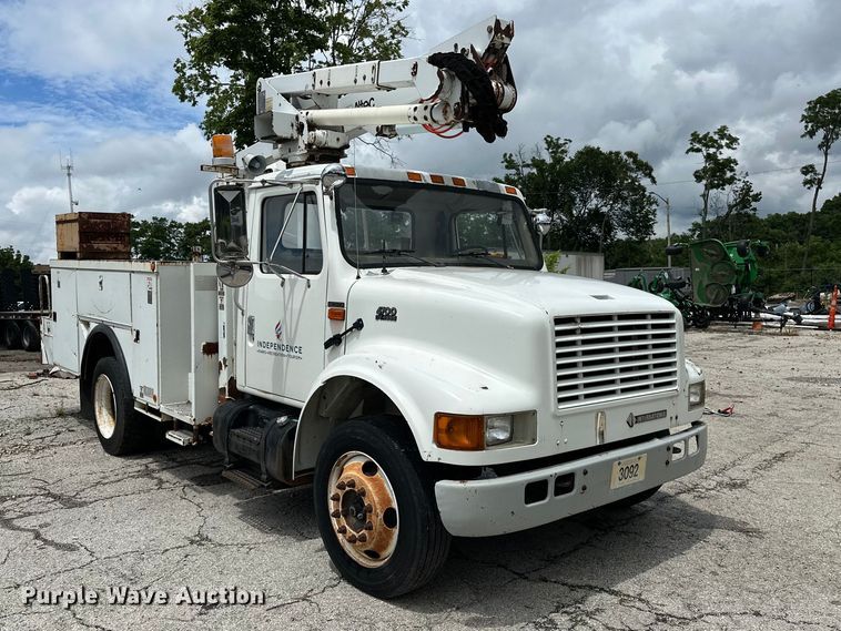 image for item EA4935 2001 International 4700 bucket truck