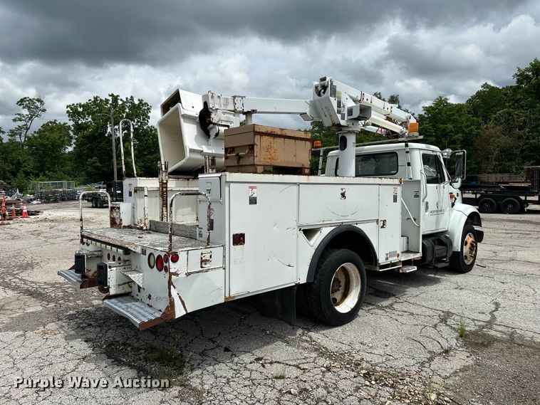 image for item EA4935 2001 International 4700 bucket truck