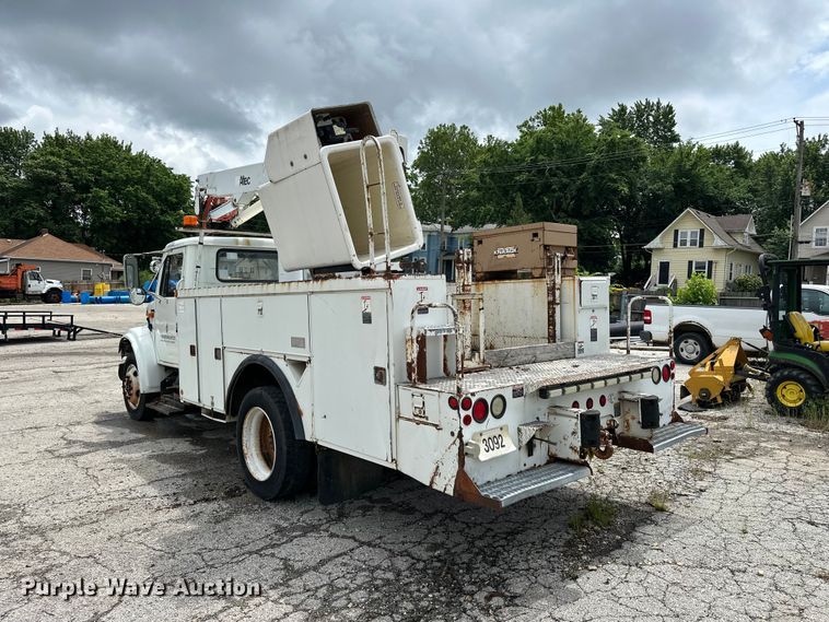 image for item EA4935 2001 International 4700 bucket truck