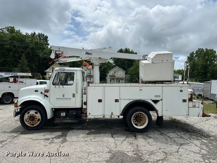 image for item EA4935 2001 International 4700 bucket truck