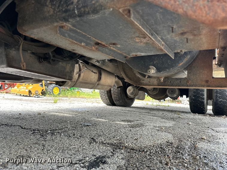image for item EA4935 2001 International 4700 bucket truck