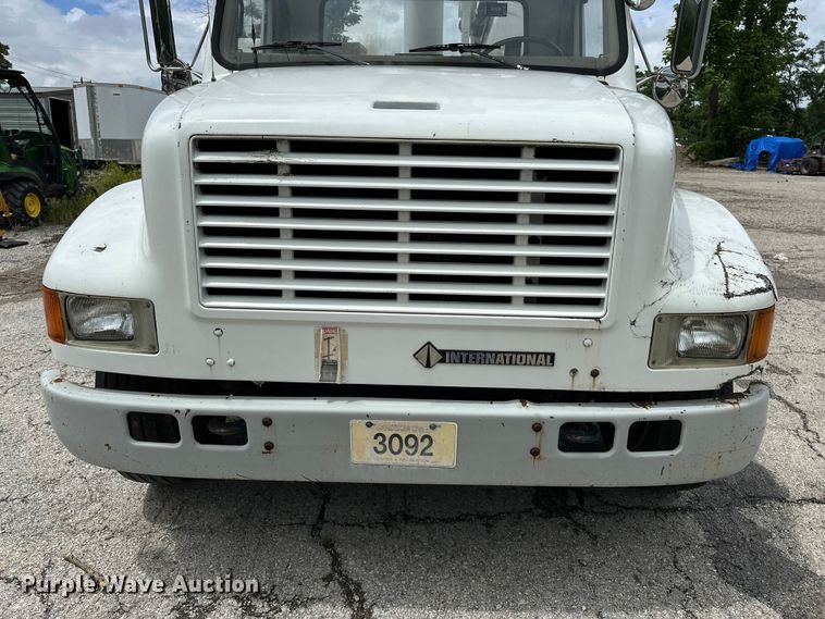 image for item EA4935 2001 International 4700 bucket truck
